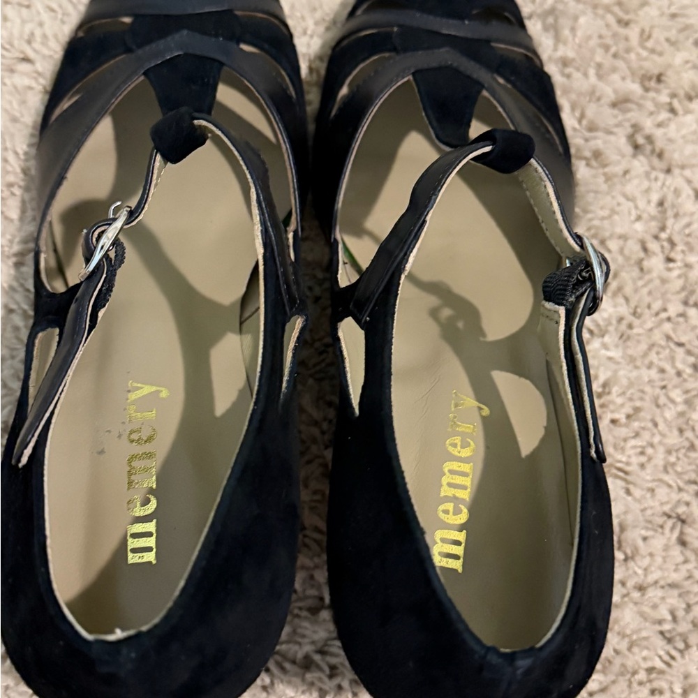 Memery Shoes - Picture 5 of 6
